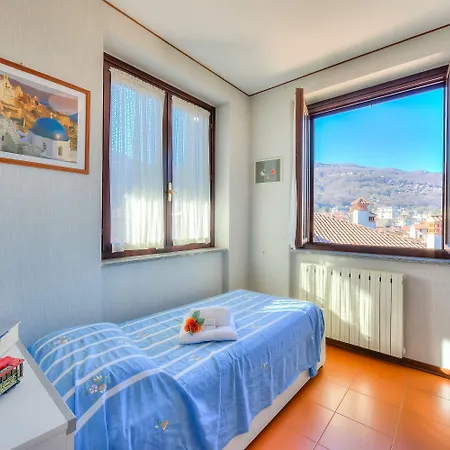 Lauras Cozy Center Stresa